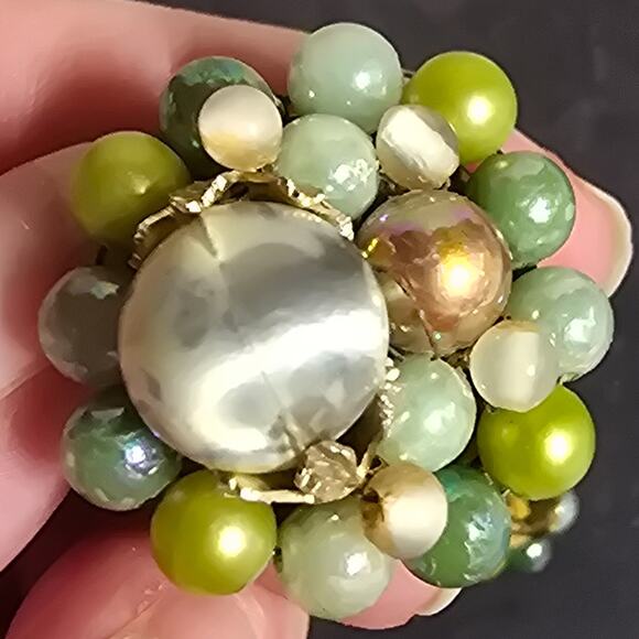 VINTAGE 3 strand iridescent bead & pearl necklace and matching clip on earrings - Picture 9 of 13